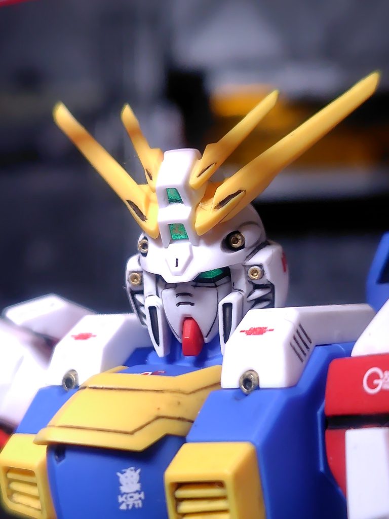 ゴッドガンダムのフェイスって、正統派のガンダム顔ですごくカッコいいと思います(gundam-kao3)バァルカンと肩のマシンキャノンはゴールドでマーカー塗装。