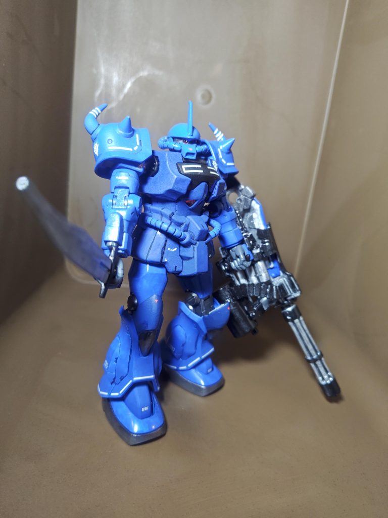 肩の合わせ目消しと、モノアイ、武器のセンサー部分にクリアパーツ追加の加工をしました