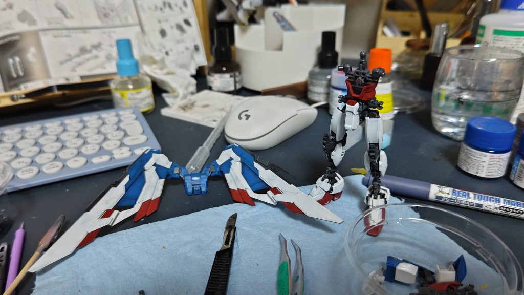 塗の手順としては薄→濃で影を載せていきました。エアブラシのコントロールが難しかったですが、最後の方でコツはつかめました。