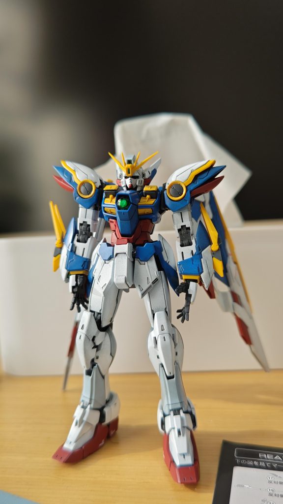 塗り完成の図　赤が本来あるビビットな色ではなく、ブラッドレッドぽい調色にしたので存外落ち着いた雰囲気にできました。