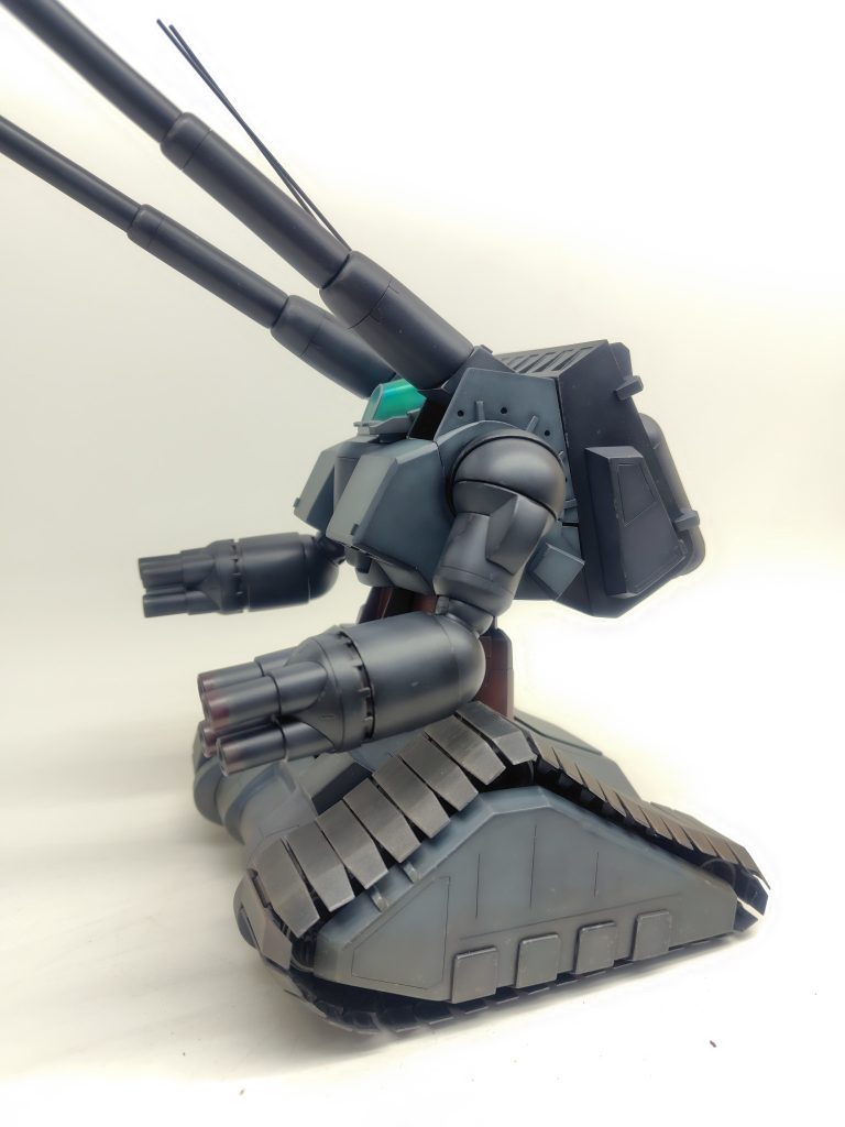 腕に関してはすべてオリジナルを使用し作成時間の短縮、履帯は３ＤＰで可動するように設計作成しましたが、レジンの強度不足により接続部の破損が増えたため接着固定変更しました。