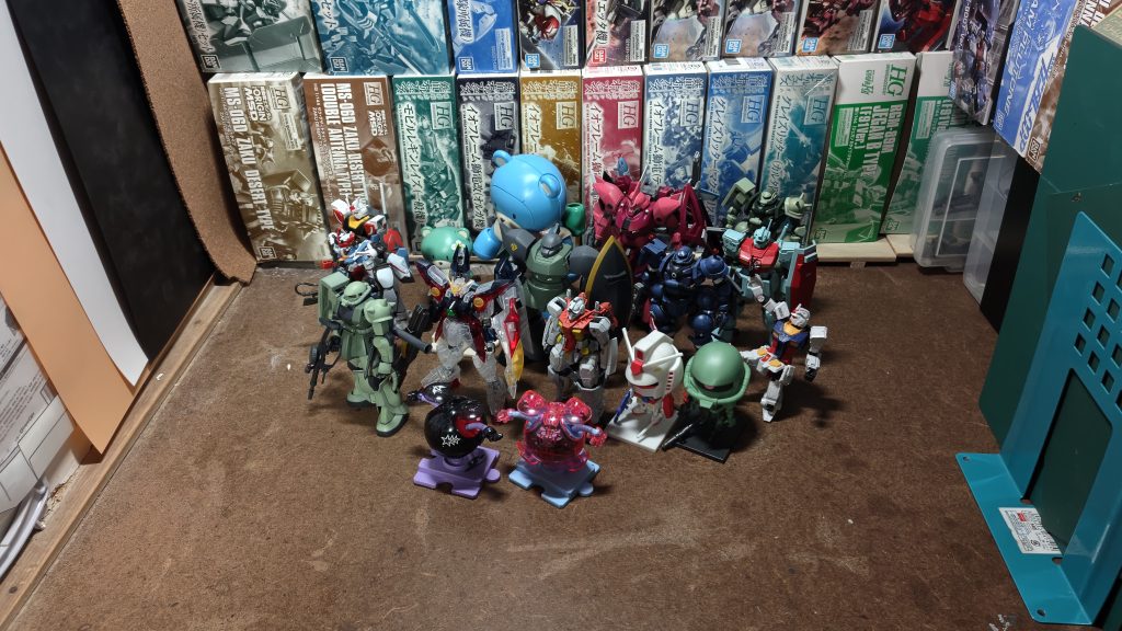 作品名：年内にガンプラ新作は無理やな…<p>クリスマスまでには完成するだろう…と手を付けたスケモに手こずってたらもう年末() 年明けにガンプラを作りますわ。</p>
