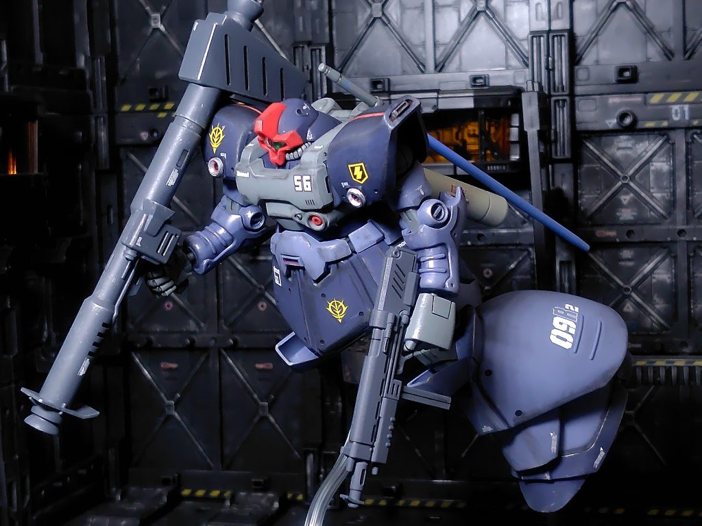 初期のHGUCなので可動は正直良くないです(zaku-kao4)