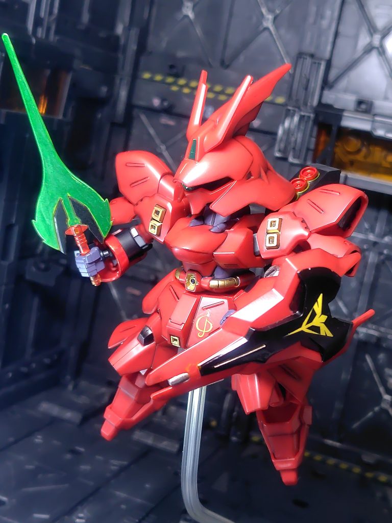 ビームトマホークはイエロー1パーツなので、メタグリーン、ブラックレッドで塗り分け。