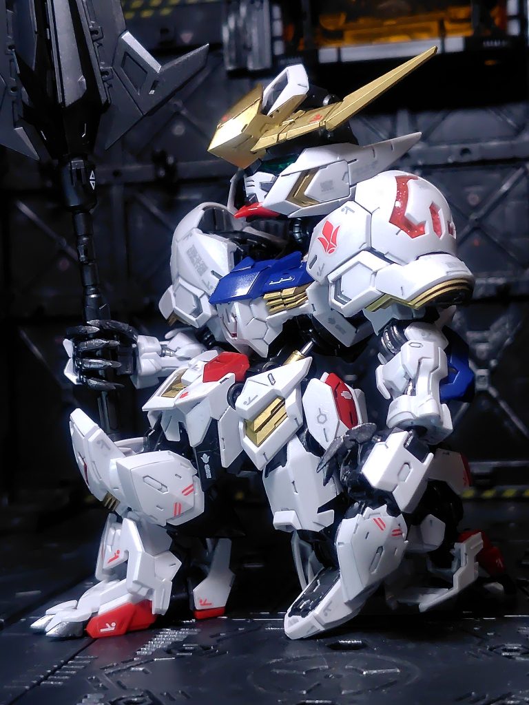 膝立ち。ウイングゼロもそうでしたが、写真で見るほどスムーズにはできません(zaku-kao4)