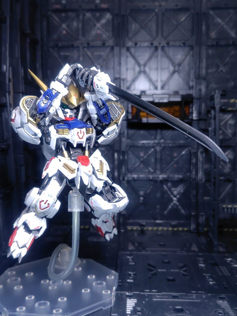 太刀を突き刺す！可動も良好です。