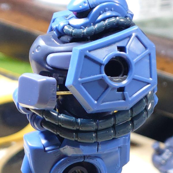 ディテールアップ再開です。作成開始時から、やりたいと思っていたコクピットハッチの開閉を実行。開閉はわりと簡単にできましたが、内部まではちょっと作れませんね。あと組んでいる最中に改造していた足先の可動化。シューズのような（エヴァ系とも）足は、最初から分割してくれと言わんばかりな構造です。さて、全体にディテールを追加しますか(⁠◡⁠&nbsp;⁠ω⁠&nbsp;⁠◡⁠)（2枚目）