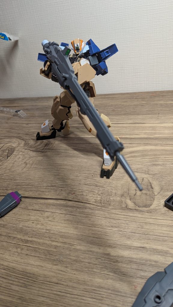 射撃性も備えているが劇中ではアックスのみの使用だった。