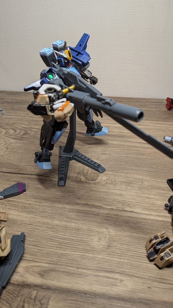 リベイクバズーカなど高火力の武装を使うが燃料切れしやすい。ということで今年の僕の作品はこれで終わりです。1年間ありがとうございました！さて、来年の第一作品はガンダムサバディムです！それではまた来年！良いお年を〜