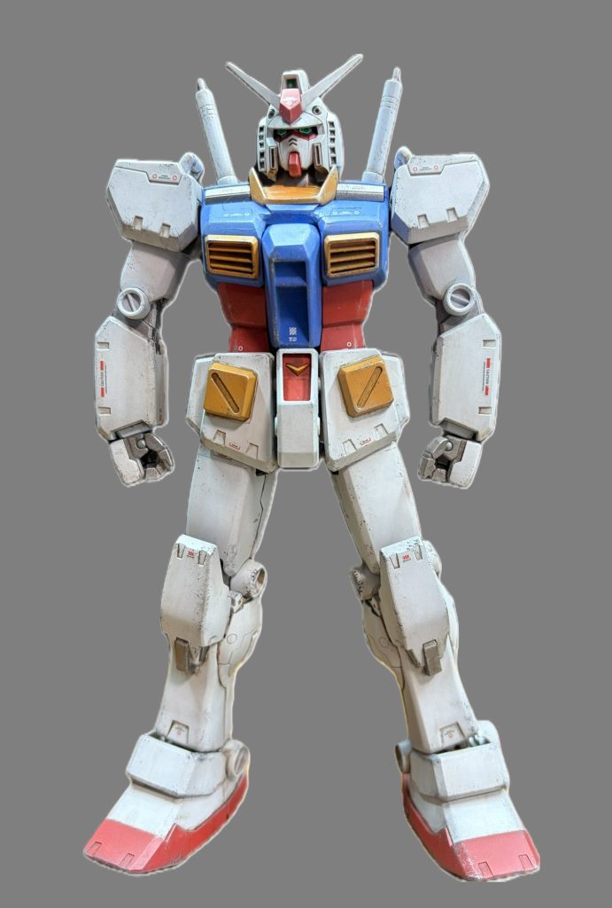 正面から主な改造箇所・太もも、スネ延長・襟?(首元の黄色いパーツ)を段下げ・胸ボリュームアップ