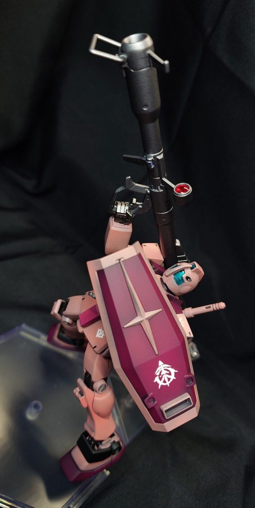 日の目を見ずにジャンク化していたドムのバズーカを合わせてみました。このバズーカが付くと一気にジオンっぽくなりますね(zaku-kao5)