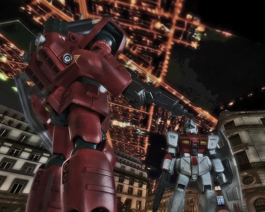 「スカーレット隊の連中がやられたっ!?」隊長であるジムコマンドのパイロットはコロニーの上空を見上げると複数の光の玉が夜空を照らした。地球連邦軍の管理下であるU.N.メディカルセンターから出撃した守備隊の第1MS小隊は、基地外に出ると敵MSを止めるべく市街地に入る。「奴は正気かっ、ここまでくると南極条約もお構いなしかよ!?」サイド6リーア政府は中立を宣言しているコロニーであり、南極条約でコロニー内や領宙内での戦闘は禁じられている。これは今に始まった事ではないが、先日もコロニー内部にMSが墜落したり、領宙付近で戦闘があり地球連邦、ジオン、リーアの各国では緊張状態が続いていた。「いいかっ、絶対に撃つなよ。敵からの発砲がない限り応戦は認めん、…いや発砲があったとしても命令なく撃つのは控えろ」第1小隊の隊長は同じ隊の部下達に語気を強めながら伝える。「了解です」2番機である量産型ガンキャノンに搭乗する士官は短くそう返答した。生真面目な彼は今置かれている立場や情勢を重々理解していた。突然の敵襲と言えど、占有地でない国外での戦闘行為がどういう意味を成すか。ただでさえ兵器であるMSが敷地外に出るのは中立とはいえ市民を刺激する行為である。今も自分のMSの足元には避難をしているリーアの市民が右往左往していた。(…これではまともに歩かせもできない…)