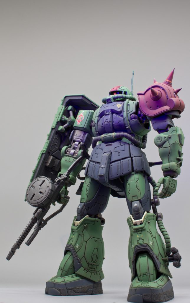 手を入れたとこはケイル機に準じますが、左肩アーマーのスパイクの先があまりにも丸まってたので、ビルダーズパーツを加工して尖らせました😅