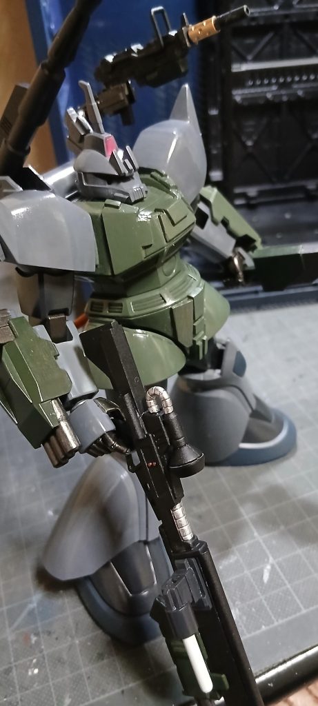 昔、素組み&スミイレしてから数年間押し入れで過ごすことになってしまったゲルググキャノンくんを、4ヶ月程前に武装追加と少しだけディテールアップし筆塗り塗装したものになります😺カラーは大好きなツートンカラーにしました。