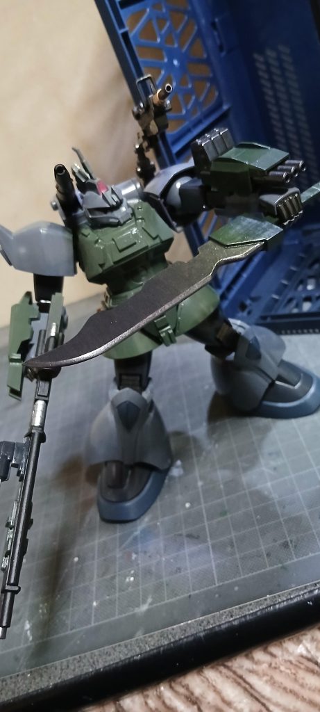 ｢ジャキン❗｣ナイフを構えるゲルキャノくん！