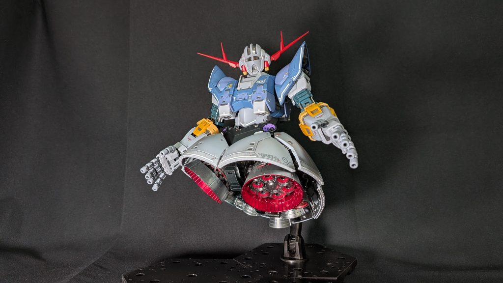 フレームはスターブライトジュラルミンで塗装しています。バーニアはクリアーレッドでキャンディ塗装。外装は成形色生かしでクリアーブラックでシャドーを吹いています。