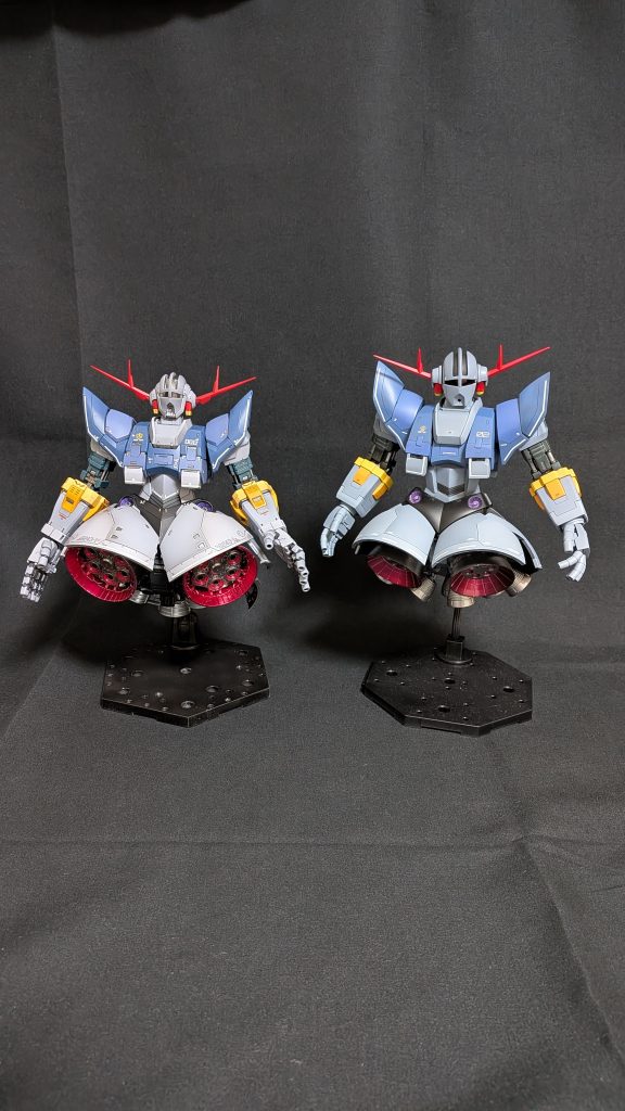 お手本にして改造したHGと。ご覧頂きありがとうございます。