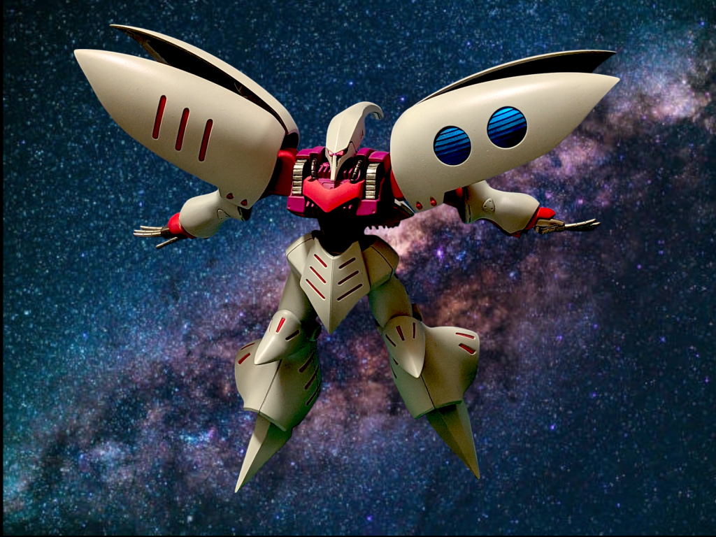 最初はリバイブ版をストレートに組んでいたのですが、プロポーションがどうも気に入らず…ずっと御蔵入りになって所に友人M氏に旧HG版と専用カラーセットをプレゼントいただいて、ミキシングしてみました。旧HGUCの頭部、上半身、前腕部と、リバイブ版の肩（バインダー）、腹部、腰部（ファンネルコンテナ）、脚部…その他チマチマバランスを変更しております。