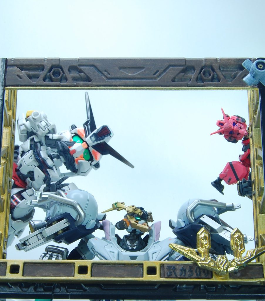 　続いてスペリオルディファイン武者精太。カードダスフレームと金碧障壁画をモチーフにした、額縁付きスタンドベースを色々使っていきます。