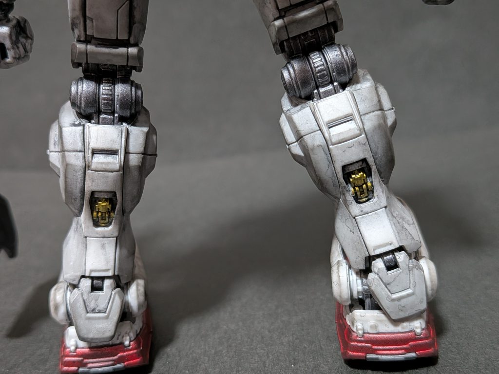 脚の後ろ塗装するかしないか迷ったけど水性アクリルマーカーゴールドで塗装しました。