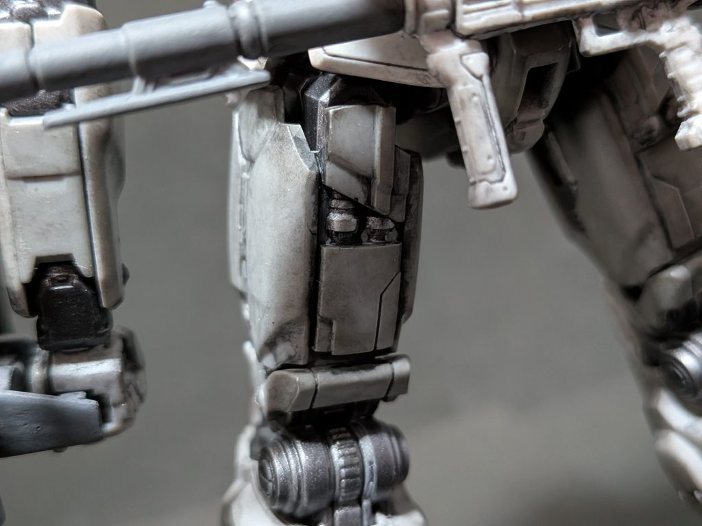 分かりにくいですがここは水性アクリルマーカーメタリックシルバーで塗装しました。