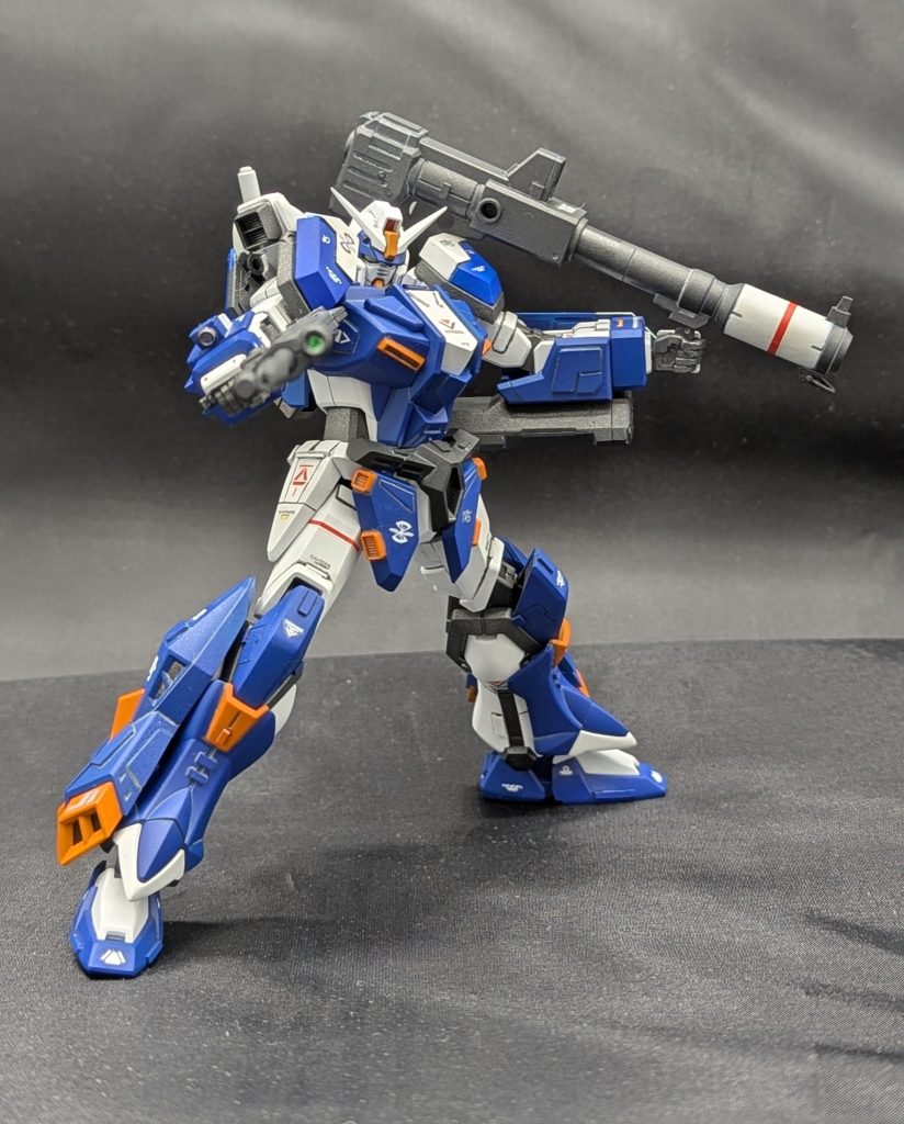 塗料は白：ガイアカラーEx-ホワイト青：MrカラーGX　スージーブルー関節等：ガンダムカラーMSグレーオレンジ：Mrカラー　オレンジツインアイ：水性ホビーカラーのシルバーの上から水性のクリアイエローメインカメラ：メタリックレッドセンサー類：水性ホビーカラーシルバーの上からクリアグリーン墨入れ：ウェザリングカラーブラックとグレーを使用しました。