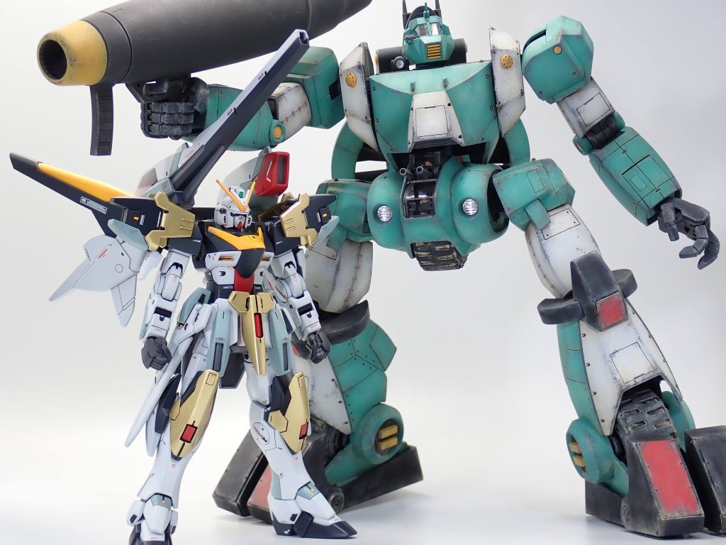 最後に29作目のウォーカーギャリアと合わせ。3年間、自分なりの作風を身に付けたいと常々思ってましたが、この2ショットが象徴するように、グラデーション塗装やってみたり、ウェザリング、筆塗りやってみたりと一貫性のない模活でした。次の区切りは5周年50作目でしょうかねさて明日は大掃除しないと。みなさん良いお年を〜