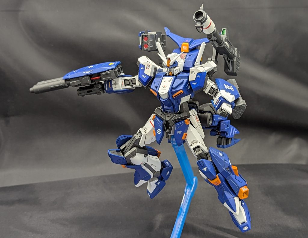 最後はフルアーマーガンダムの旧キットのポーズで締めとさせていただきます。見ていただきありがとうございました。