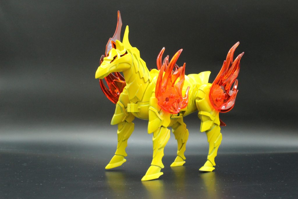 愛馬「炎黄（エンオー）」暗殺の場から離脱する際に、乗り物よりも様々な現場に対応できるという本人の持論で、馬を利用している。実は昔から共に生活している家族そのものであり、アサシン・ストライクフリーダムが唯一心を許している相手である。れみたのあだ名が「暴れ馬」だったので、黄色い軍馬を用意しましたｗ 