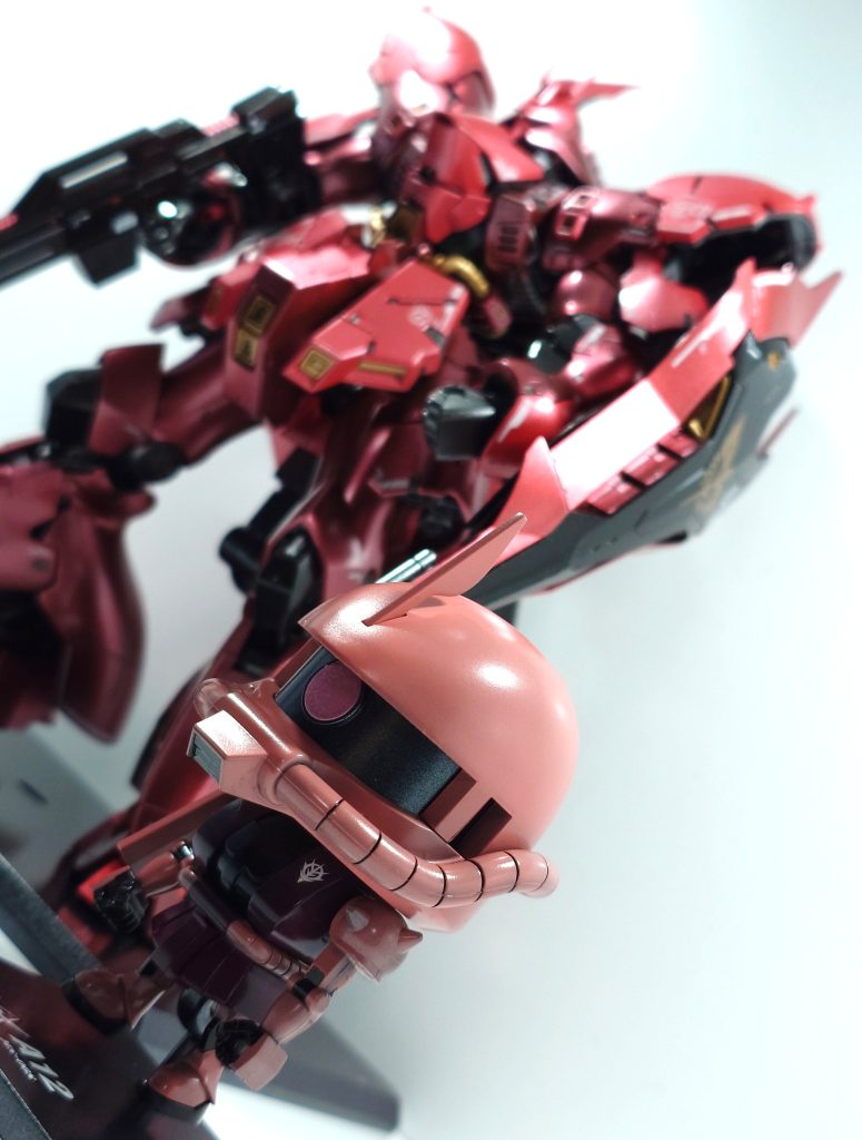 2025年の〆はシャアザクくんでした。少しおもちゃ感があった方が可愛いと思い、光沢トップコートとしました。細かな黒色は筆塗で補完しています。さいごに皆様2025年はありがとうございました。2026年もどうぞよろしくお願い致します。そして皆様に幸多き年となりますよう、シャアザクくんとともに心よりお祈り致します(zaku-kao5)