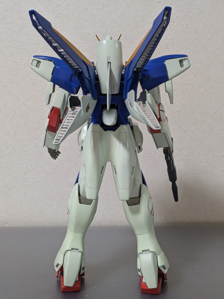 ミノフスキードライブはシルバーのラミテープ。