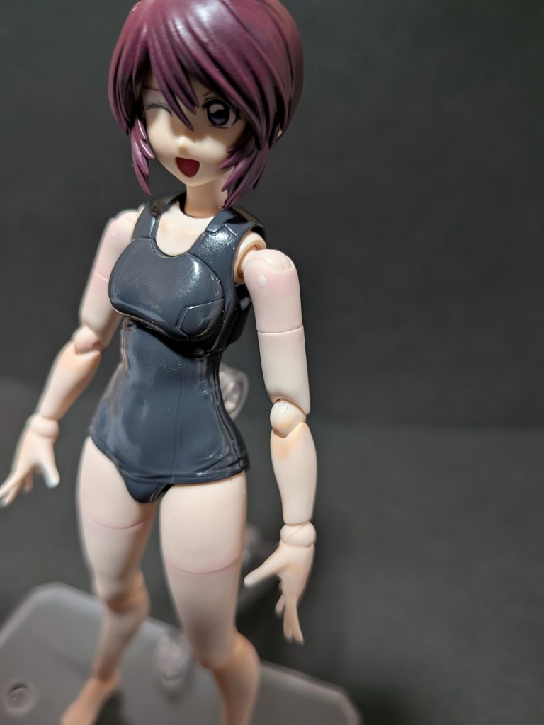 肩周りはピーチのみ塗布し爪楊枝の先にホワイトの塗料付けて塗布しました。