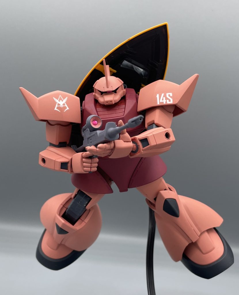 ビームライフル 記念すべき、ジオン公国軍初のビームライフル。ガンダムのライフルと同程度の威力を持つそうです。 ガンダムとはなッ・・・!