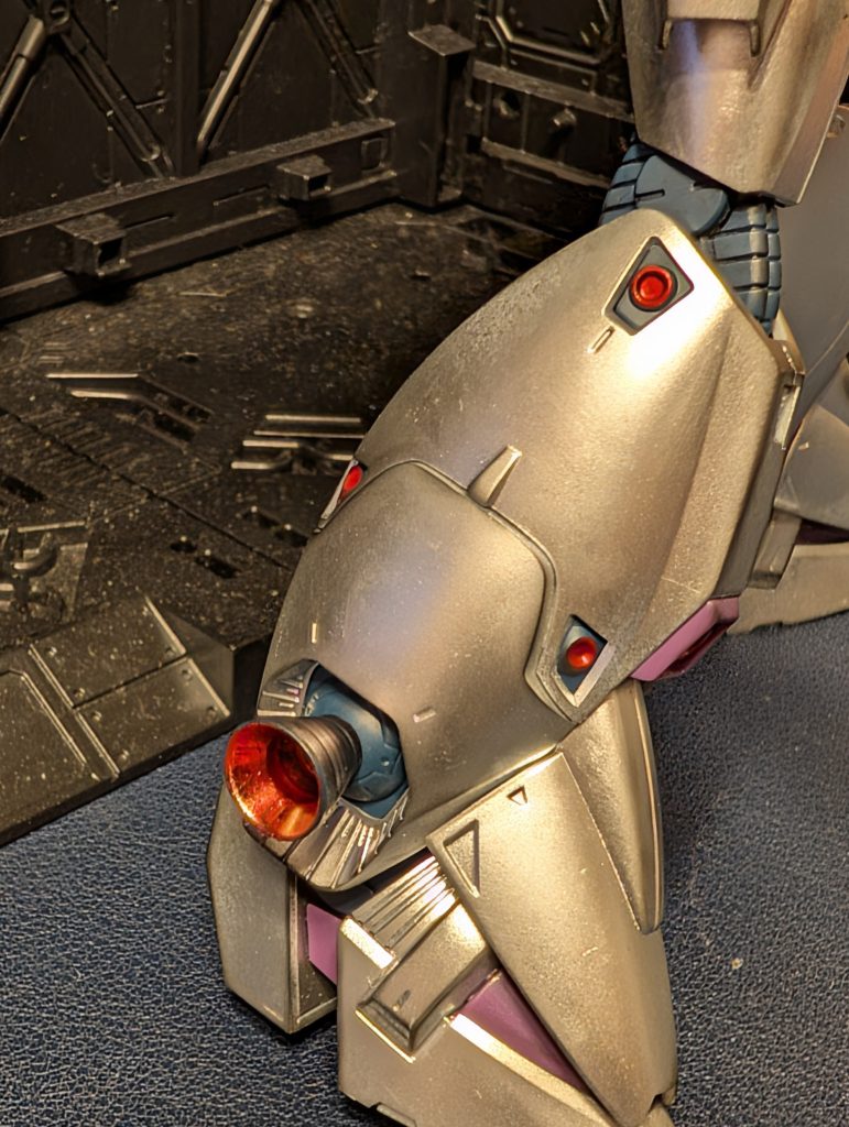 バーニアはロイヤルメタレッドで塗り分けました。