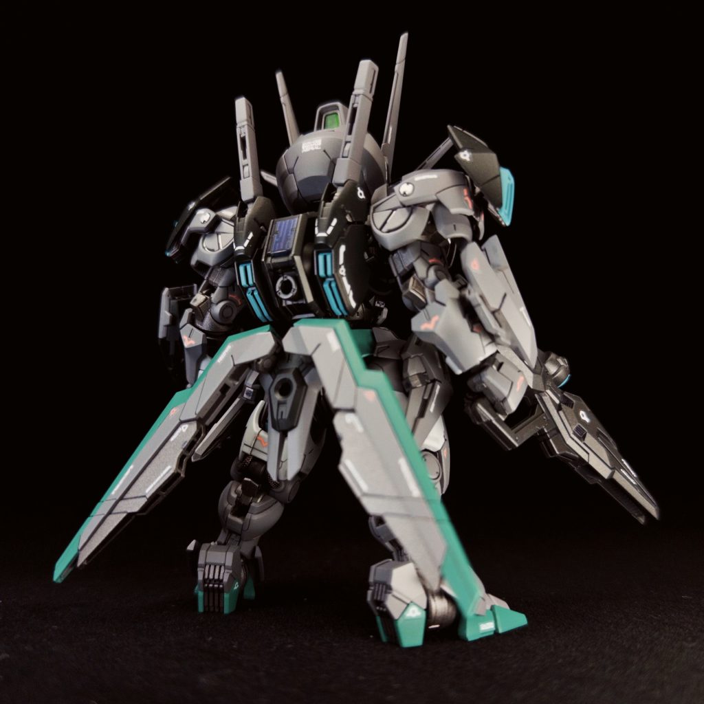 ビットオンフォームの後ろ姿は迫力がありますね次はデスティニーが出るようですが、入手は難しいか…