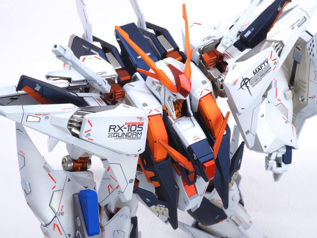 関節類はシャンパンゴールドをベースにキャンディ塗装にしてみました。