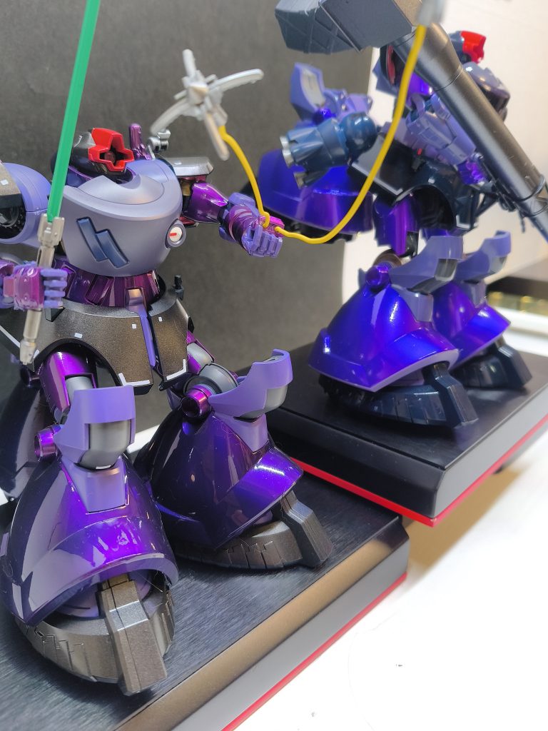 手前がゴールド奥がシルバー並べるとわかりやすい