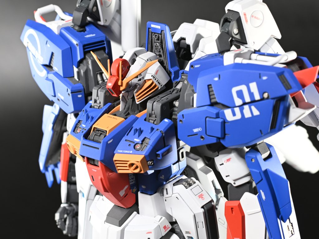 背のディテールなどは少しオリジナルを入れてます。鎖骨から肩の付け根のシリンダーはセンチネル本とは違いますが、肩の稼働に合わせ動くように加工しています。