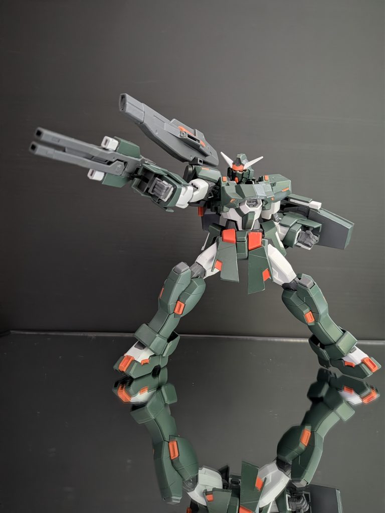 予備パーツを使って組み上げたAGE-1とは別個体で地上戦用に〜、的なイメージではあるのでAGEシステム部分は塗りつぶしてあるのが地味なこだわりポイント