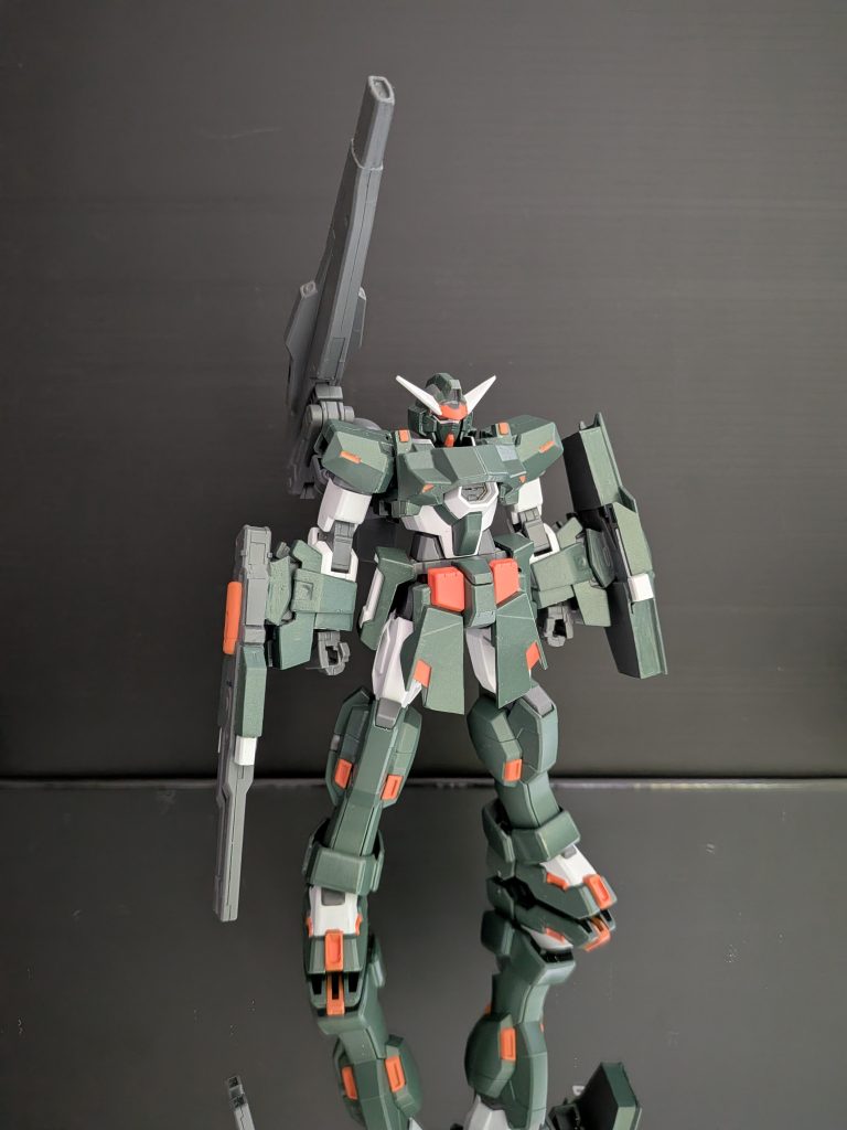 フルアーマーガンダムを目標にすることで、いつも盛りすぎる悪い癖をなんとか我慢しました装甲はそのまま接着してるので、本家の様に脱がせる事が出来ないのはちょっと心残り