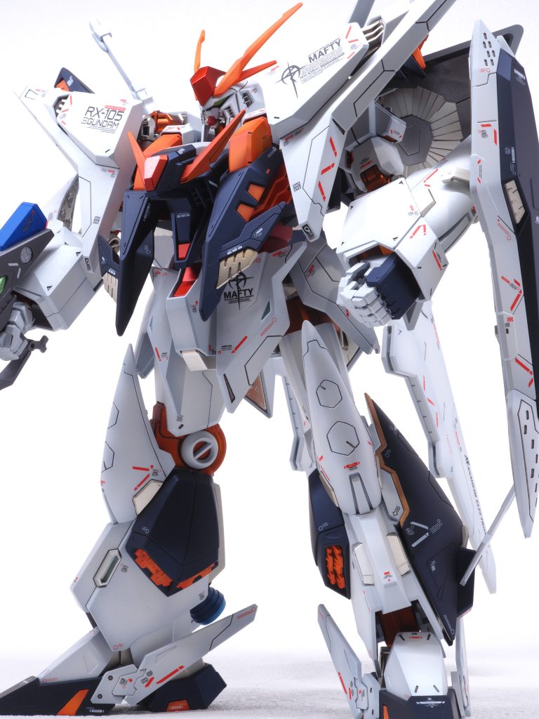 ミノフスキーフライトユニットはブライトシルバーとシャンパンゴールドで塗り分けました。&nbsp;