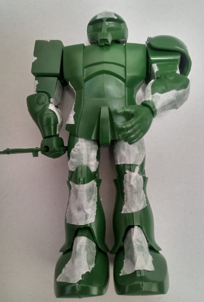 仮組みの状態ですザクⅠです。これはこれで可愛いなぁと思ったのですが、せっかくなら自分のイメージの中のザクⅠを頑張って形にしたいなぁと頑張りました。