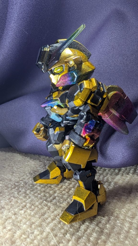 頭部のアンテナのみシールのカラーで、胸部等の虹色?はマッキーにて 頬と胸部は結構いい感じに出来たと思ってます