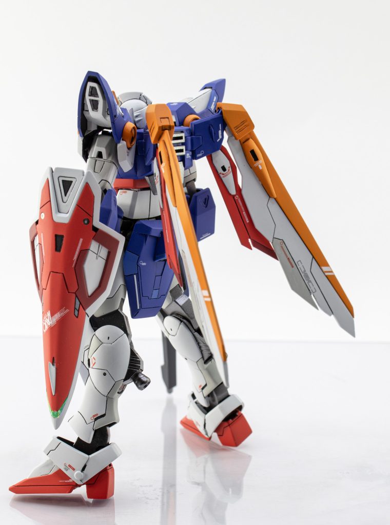 ウイングはRGを参考に形状変更。ふくらみ部分は光硬化パテで新造しています。&nbsp;