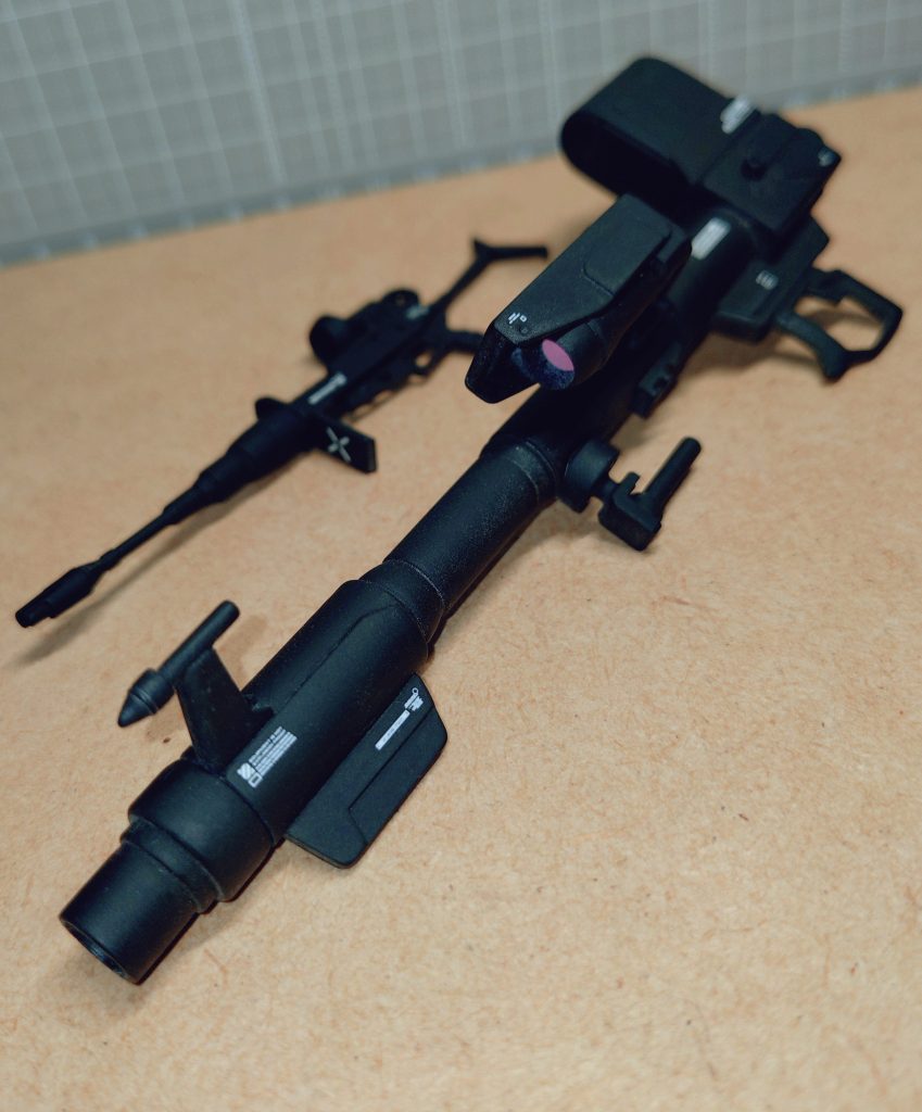 ランチャーも、主にペンのボディやらジャンクで製作しました。迫力が欲しかったのでバズーカサイズにしちゃいましたw