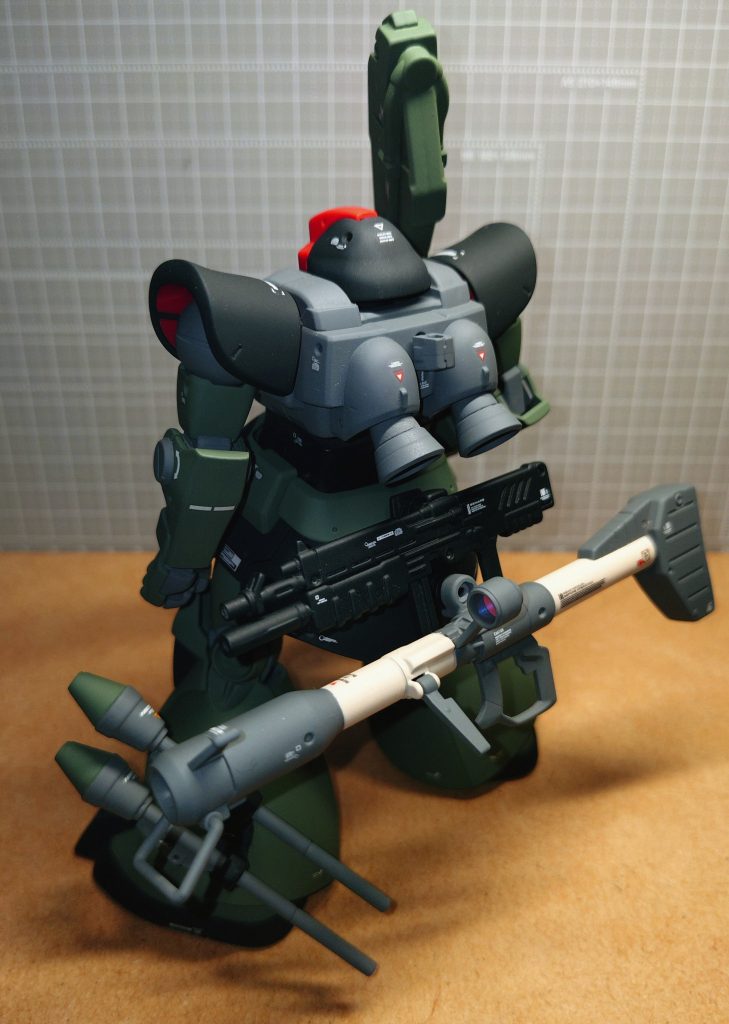 腰部、両脚スカートに火器のステイを装着できるようにしています。手作りシュツルムファウストも添えてw