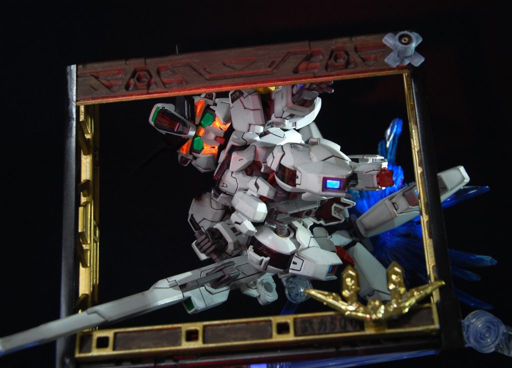 　額縁単体でも使用可。「 台座に乗せる」以外のプラモの飾り方も切り開いていけそう。今回は和風モチーフでしたが、ノーマルで汎用性のある額縁カードフレームも作っていきたいところ。