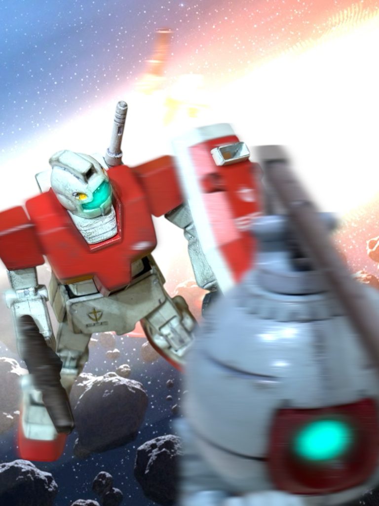 「死ぬっ！」　新型MAの放ったメガ粒子砲が、自機の真横を走ると、隣にいたジムが跡形もなく蒸発して消え失せていた。自分でも気づかなかったが、よほど焦ったのだろう。ヘルメットの中の額が、汗でぐっしょりと濡れている。その嫌な臭いに、思わず、バイザーを開けた。「やばい、やばいって！」　叫びながら、アンナ・ベルク曹長は、思わず機体を後退させる。付近を浮遊していた、サラミスの残骸に身を隠した。だが、次またあのような砲撃が来たら、こんなものは何の防御にもならないことを、アンナは理解していた。それでも、隠れずにはいられない。『アイツは、何だ！？』　指揮官機のジムからも通信が聞こえる。『まるで、イドの怪物だ。』意味不明なことを口走っている。「なんの話です！？」『知らんのか、