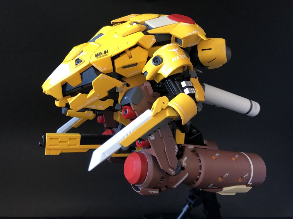 欠点とされた姿勢制御も各所にスラスターを増設、左右方向で悩んだが逆シャア時代流行りの肩バーニアがあるやんと作り込み。ベースのRGサザビーとも相待ってコンポーネントを共通化し異なる運用を想定したMA機体って事に。型式もSとAのみのが違いで兵装も共用可能。