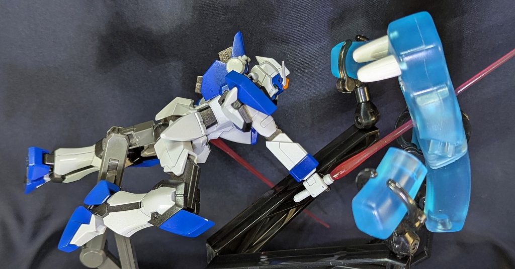 通常シールドが入ってなく、CEバスターが存在してないので連結砲もなく、素体としてのやれるポージングがこれぐらいしか思いつきません